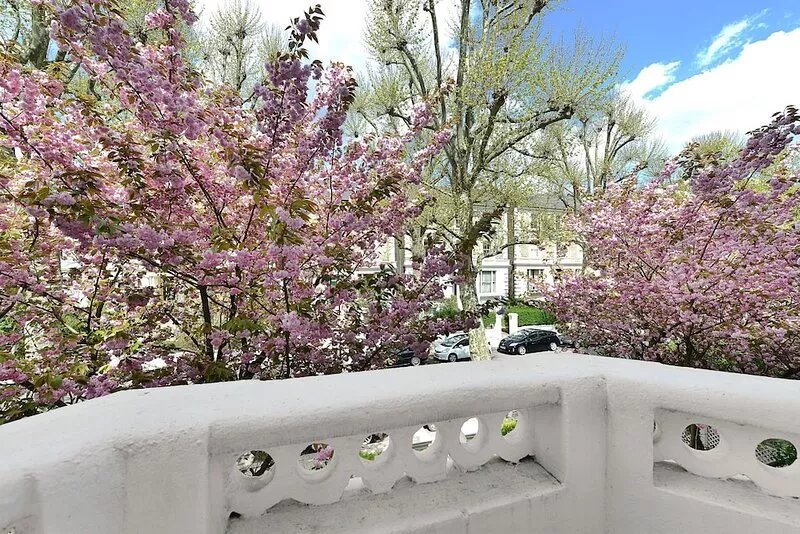 Spacious 1st floor Portobello Balcony apartment