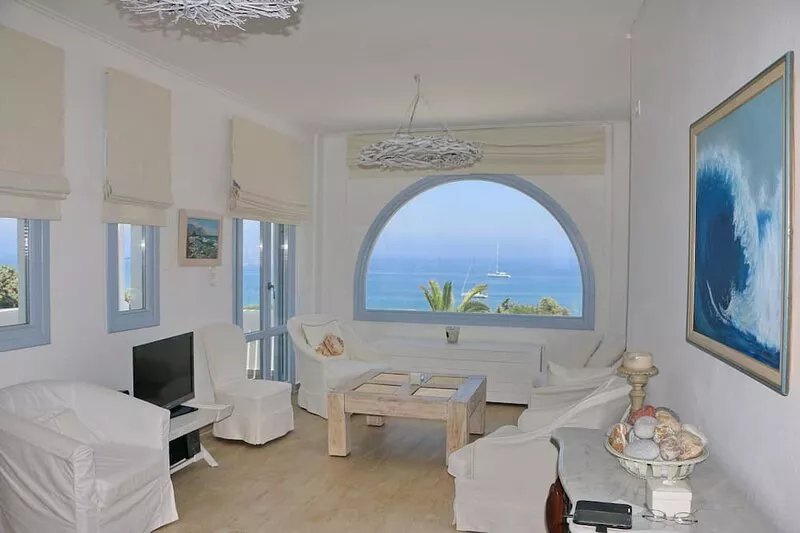 Cycladic Seaside villa "On The Blue" with private swimming pool and jacuzzi