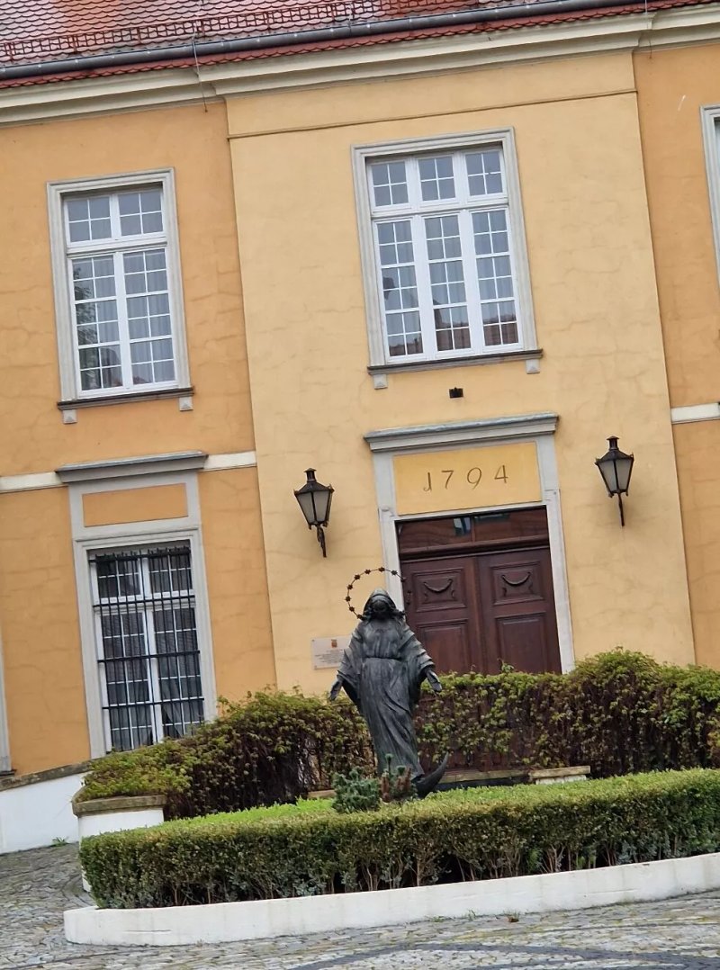 Virgin Mary Statue
