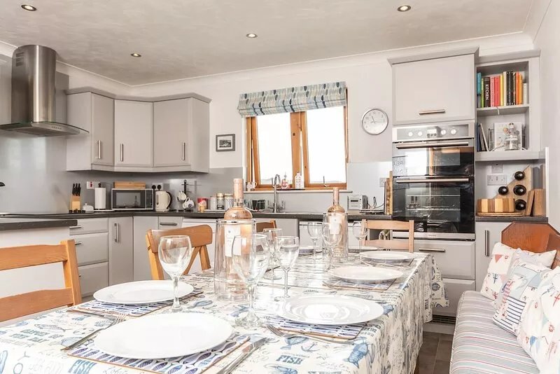 A spacious pet friendly holiday home that sleeps 8 guests.