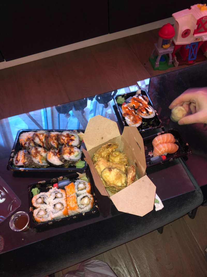 Taro Noodle And Sushi Bar