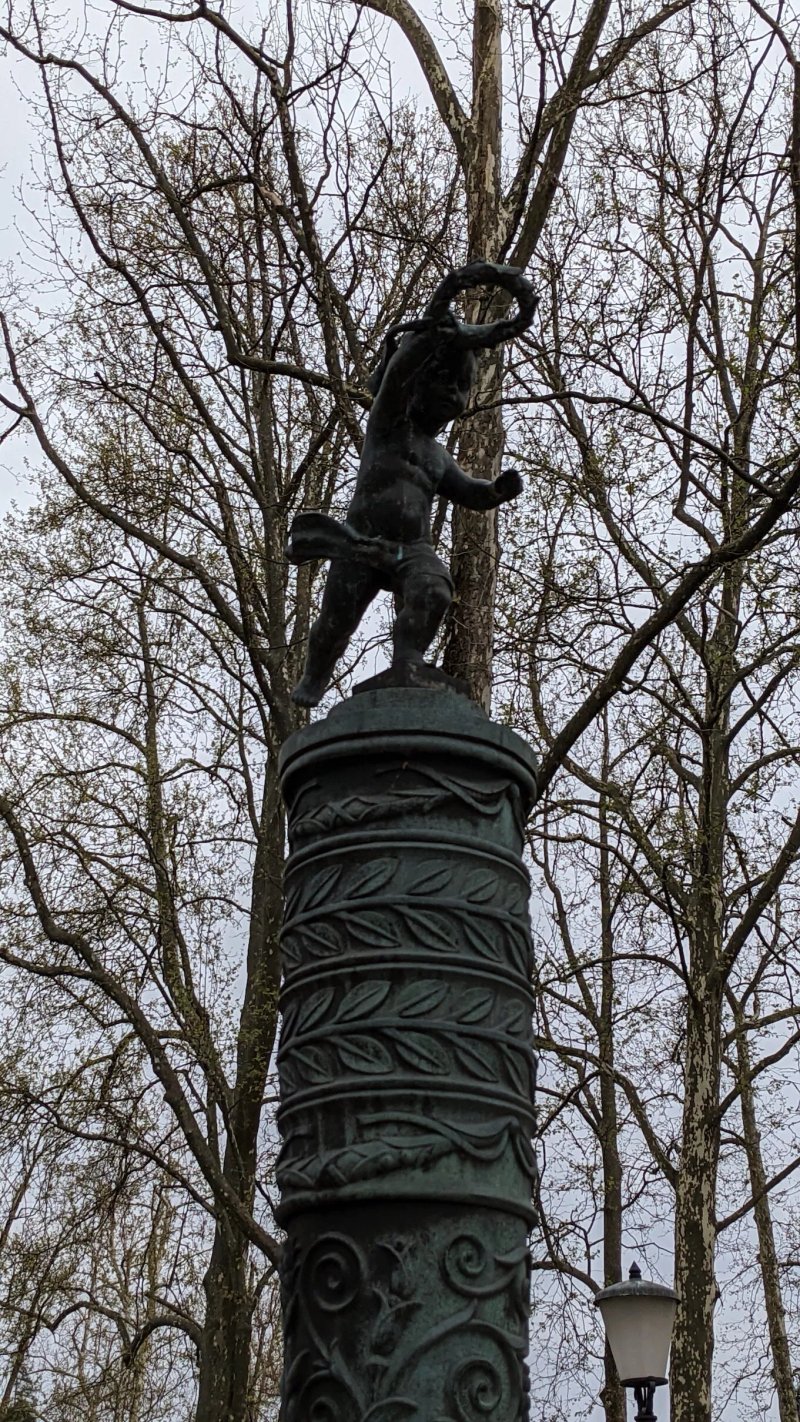 Memorial to Women’s Demonstrations)