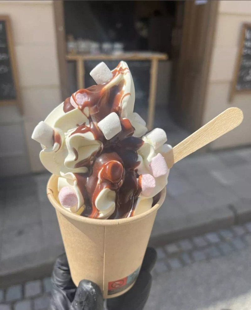 Zmrzlinové Dveře: Točená Zmrzlina A Bubble Tea Mikulov