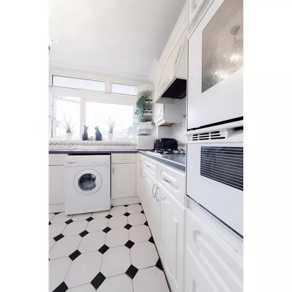 3 Bed 2.5 Bath Apart..30 Mins To City Of London