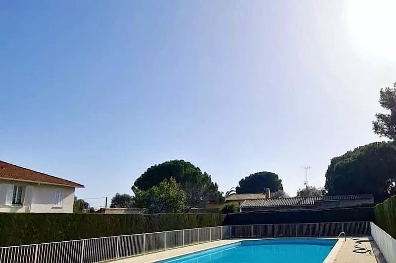 Jolie maison dans magnifique résidence  avec piscine et tennis