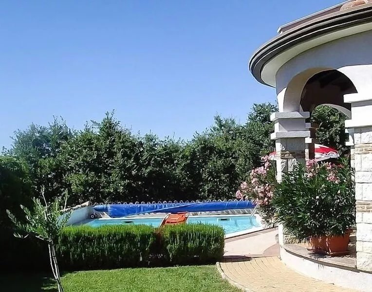 Villa With A Pool In Tranquil Edge Of Village Setting