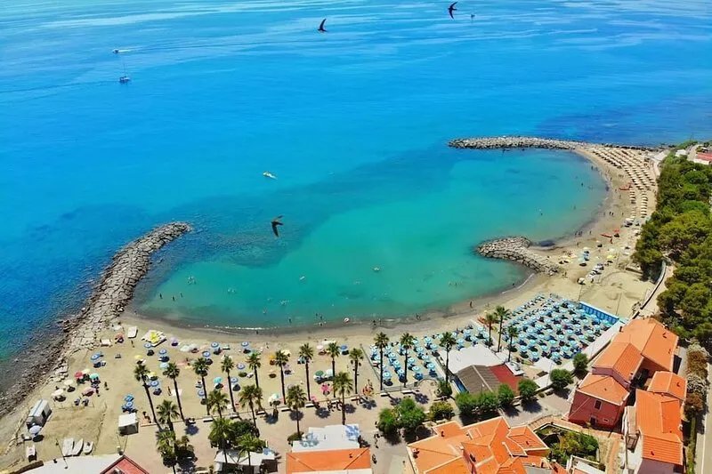 ( Casa Felice is a two bedroom apartment sleeps 5 )