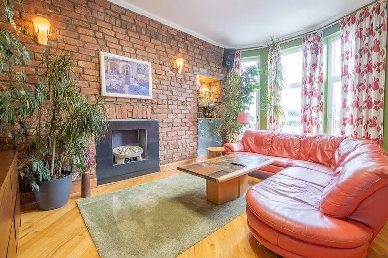 Comfy Home in Central Hamilton, nr. Glasgow, Scotland. Train Station 4 min Walk
