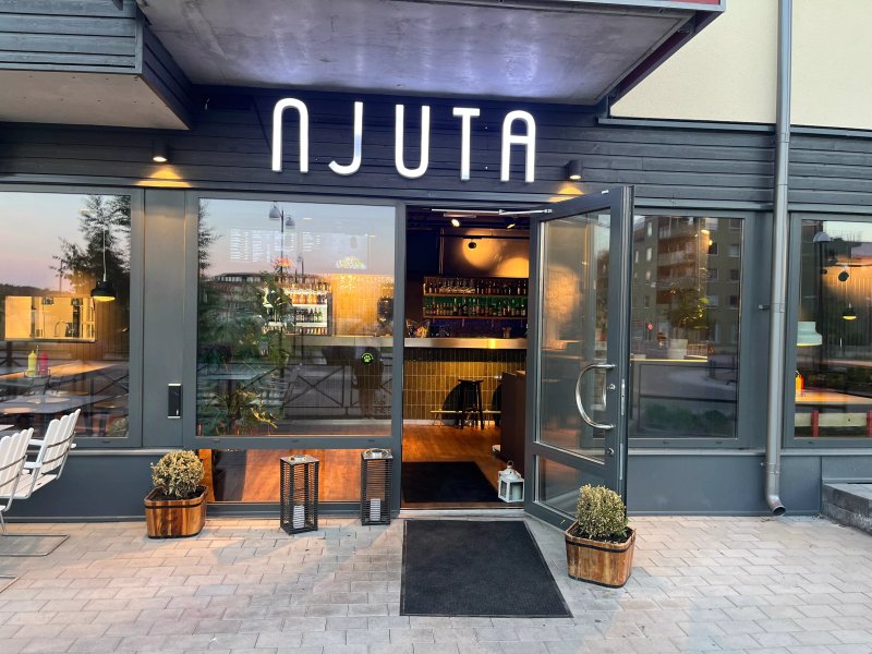Njuta Lounge & Burgers