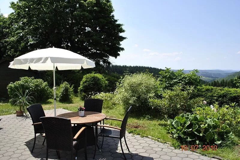 Modern furnished apartment with a fully equipped kitchen and terrace