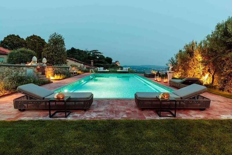 VILLA IL CASTELLO: Vibrant Sanctuary of Enchanting Colours. 6 Bedrooms, Private