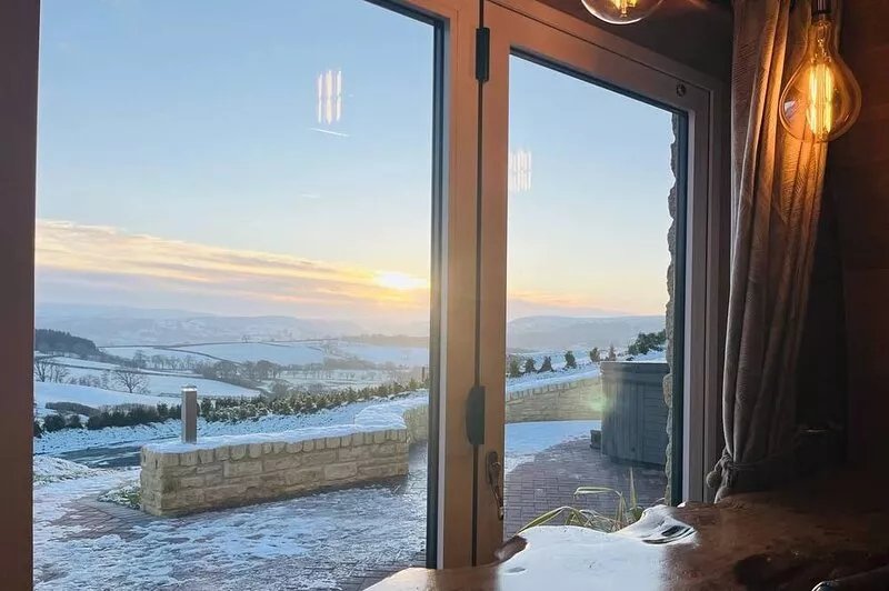 Burrow View  -  a hobbit hut that sleeps 4 guests  in 1 bedroom