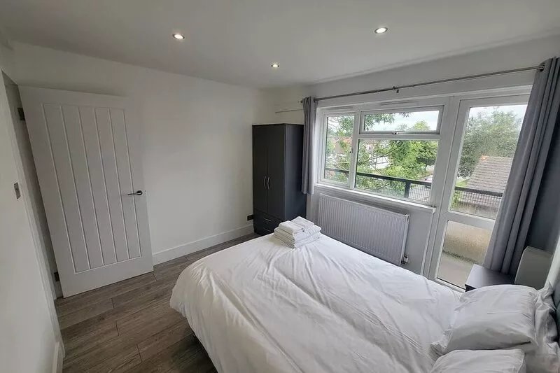 Bright Modern 3 Bedroom Apartment