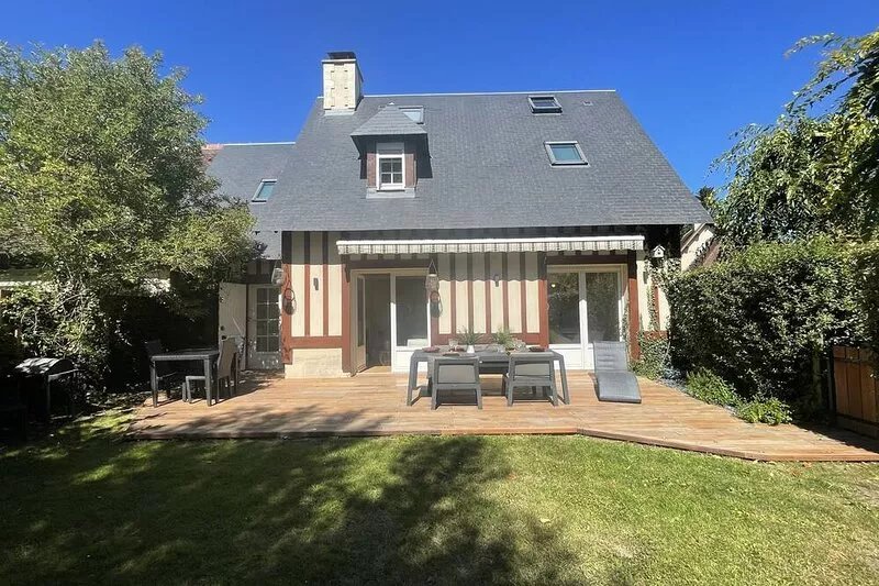 Villa on Deauville, near beach, area of clairefontaine (swimming pool and