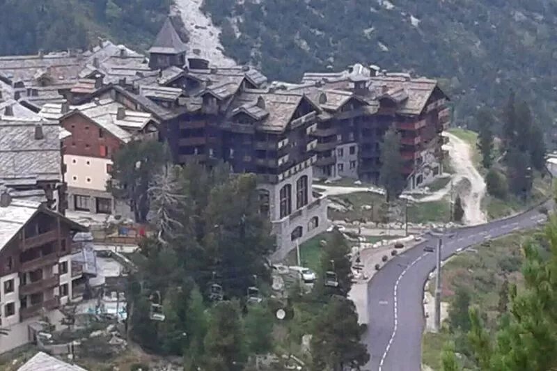 Arc1950 5-Star Village Resort, Large Apartment, Ski-in/out. Very close to