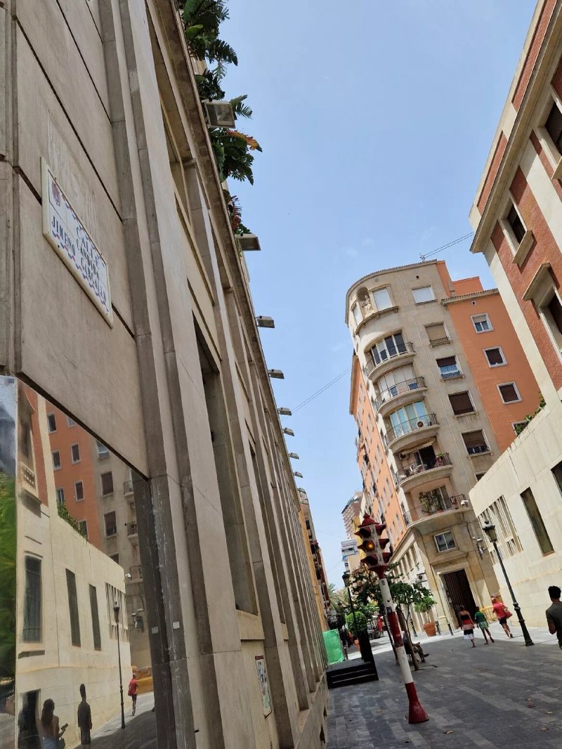 First Traffic Light In Alicante Monument