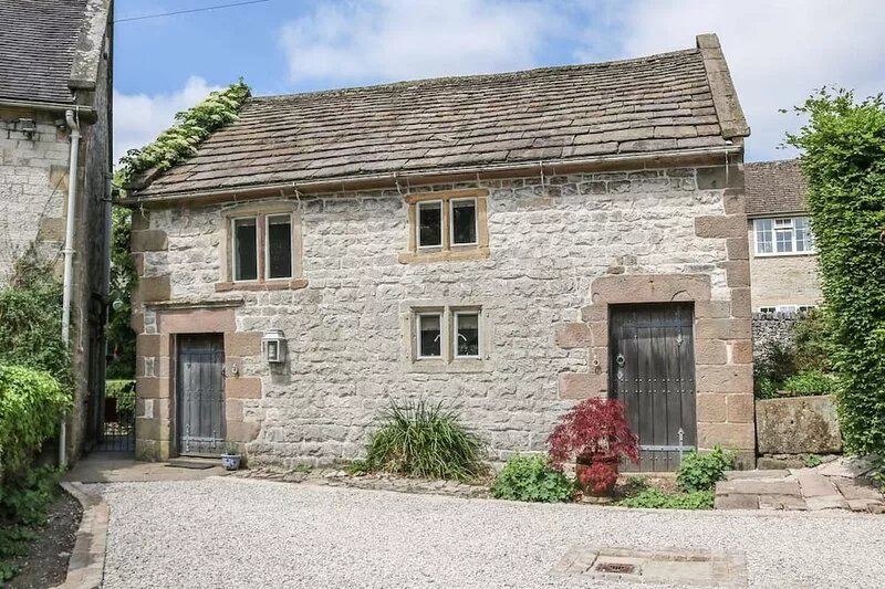 THE STUDIO, pet friendly, luxury holiday cottage in Parwich