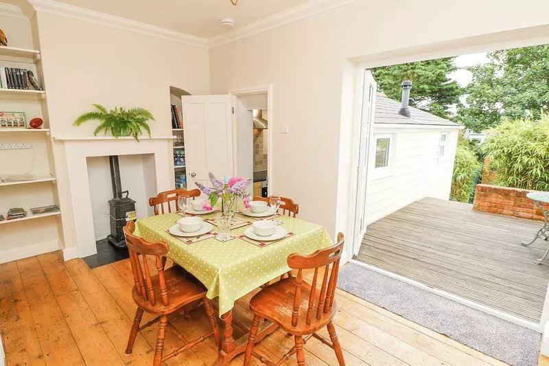 SEAGULL’S PERCH, family friendly, country holiday cottage in Cowes