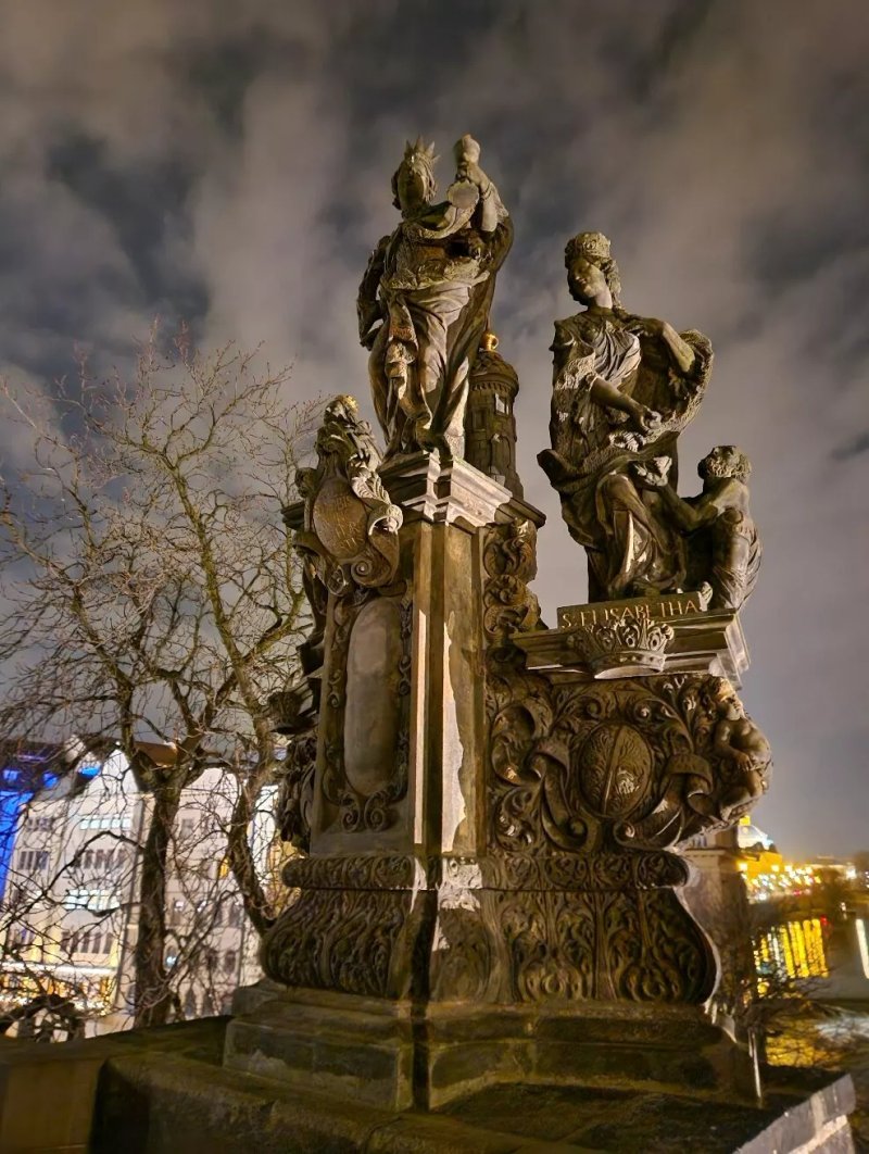 Statue St. Barbara, Markety und Elizabeth (Sousosi sv. Barbory, Markety a AlzbEty)