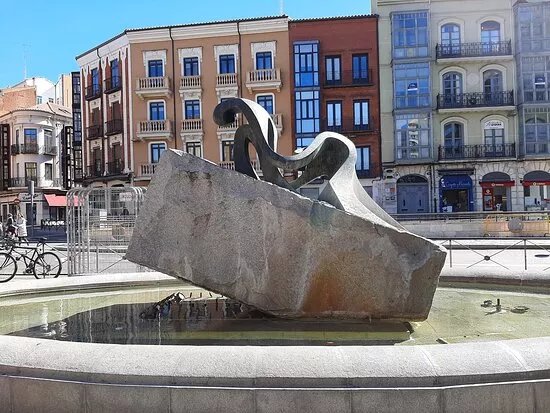 Escultura "Homenaje al Voluntariado Social"