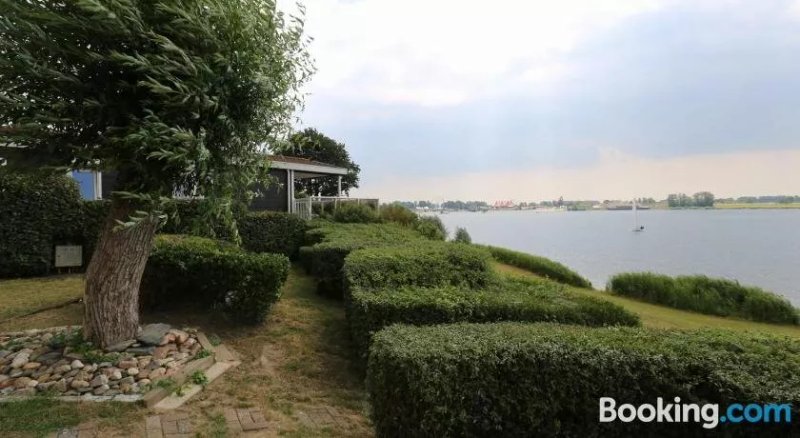 Type B Basis 4 persoons aan het water