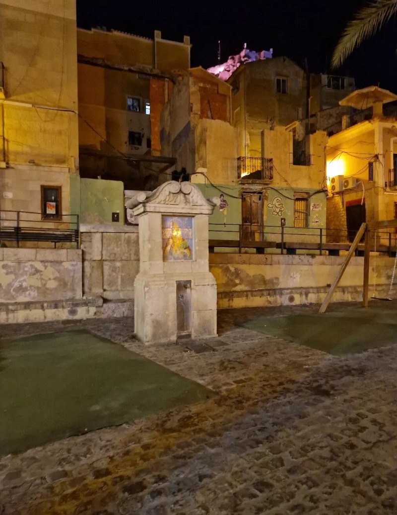 Plaza De Quijano Fountain