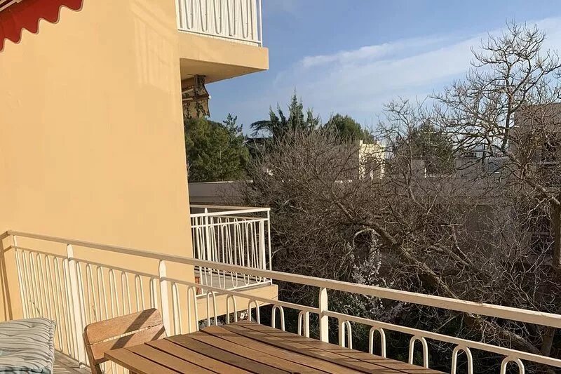 3-bedroom apartment + Parking Aix center