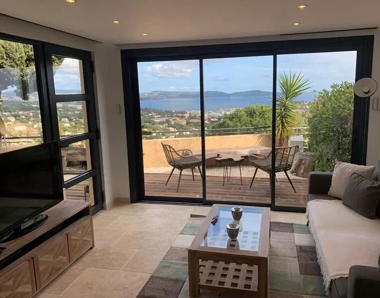 On the heights of Cavalaire, apartment with exceptional sea view