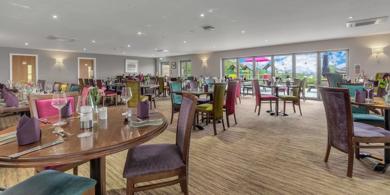 Charlies Restaurant & Bar
