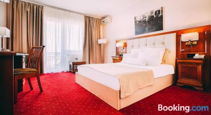 Athos Apartments & Budget Hotel