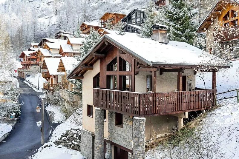 Superb self catered ski Chalet in Tignes-les-Brevieres 50m from lift