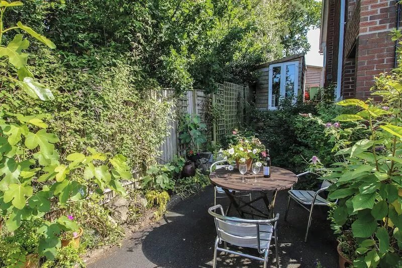 PLUM HILL STUDIO, with a garden in Oswestry