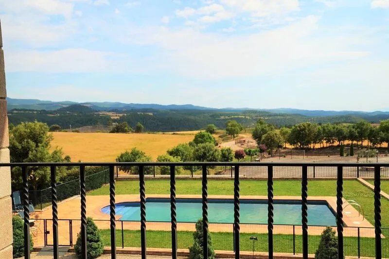 Luxurious villa of high standard with room for 20 persons. Large garden & pool