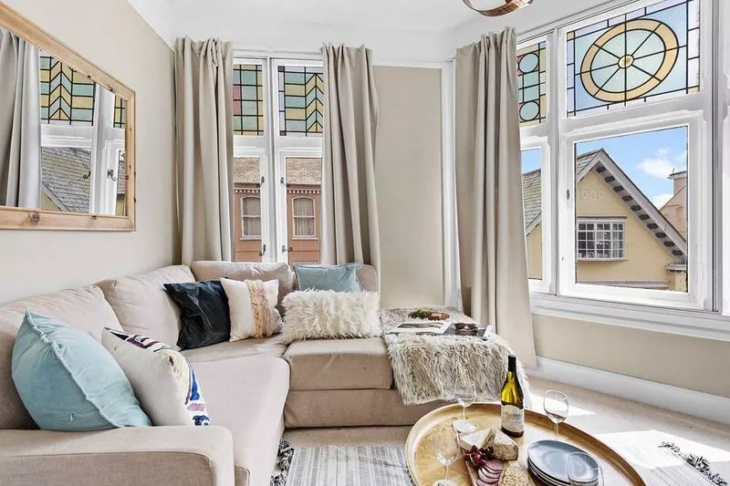 Modern stylish flat with plenty of charm in central Dartmouth