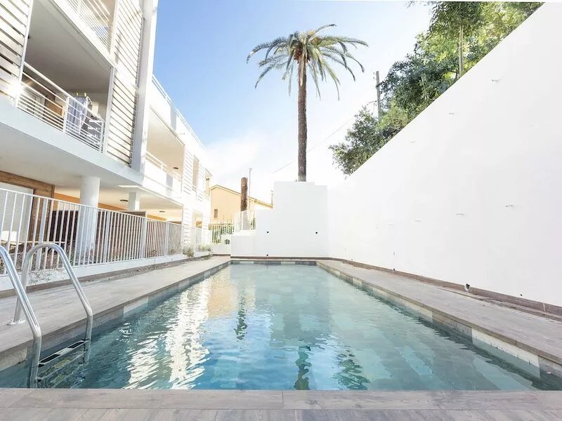 BnB Renting Brand New 2 BR with Pool, Parking, AC