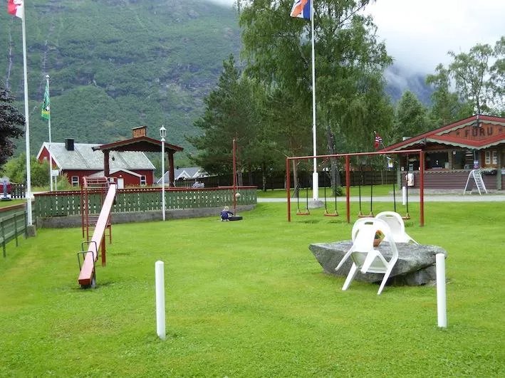 Furu Laksvald & Camping