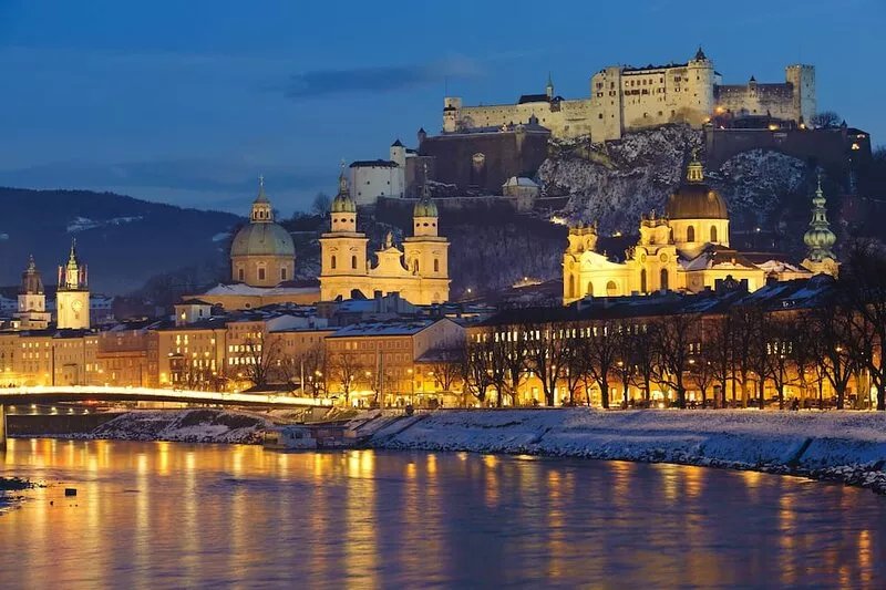 Sunlit large comfort apartment with mountain views on Lake Chiemsee