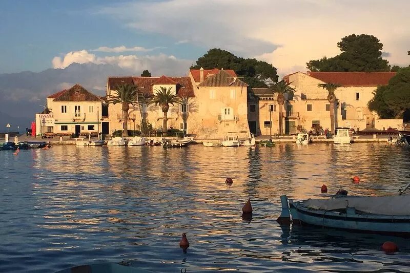 Stone house close to beach & harbour in Sutivan, on Croatian Island of Brac