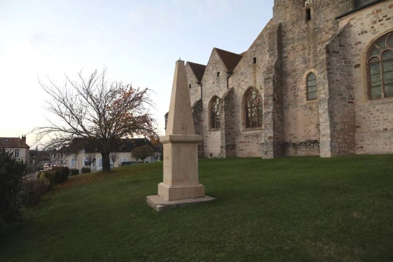 Monument Aux Morts De 1870 De La Commune De Courlon