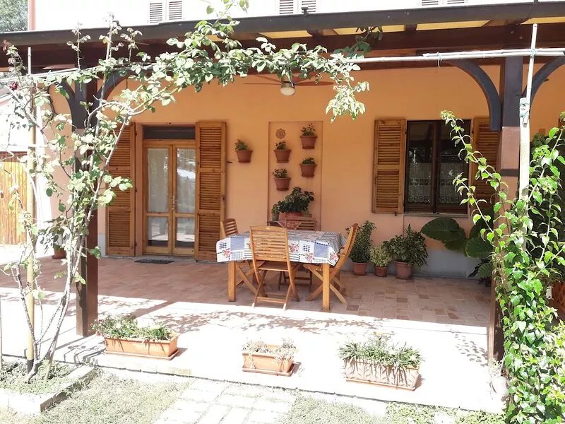 Restored farmhouse with porch and garden, 4 km from the beach