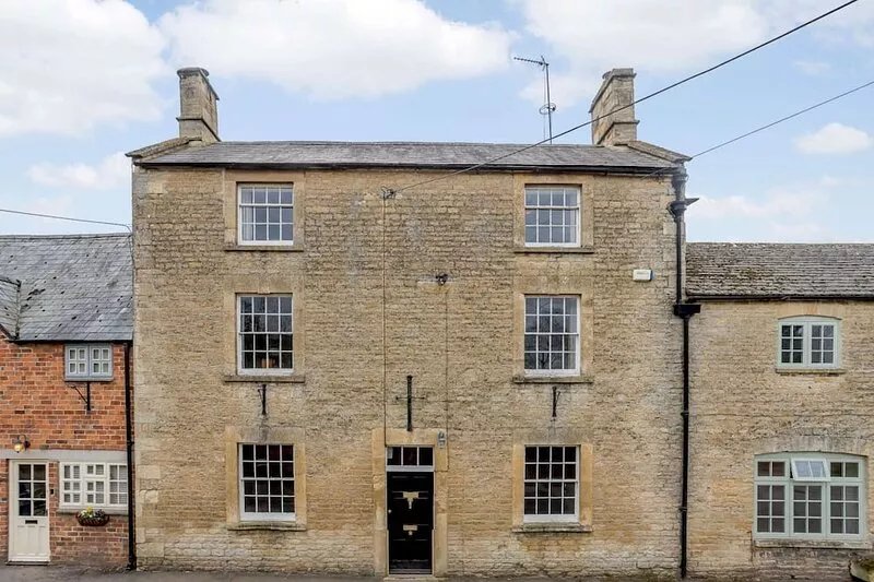 Large friendly holiday cottage near to Kingham, Daylesford and Stow on the Wold
