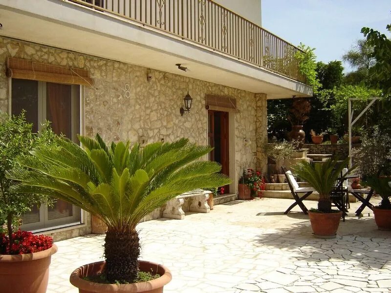 Apartment in private cottage with garden and privat Pool