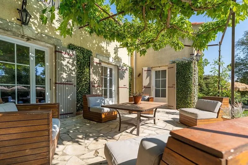 Provencal bastide with heated pool near Alpilles and Luberon