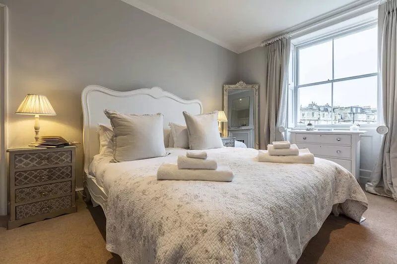 Classic Georgian flat offering luxurious and spacious accommodation