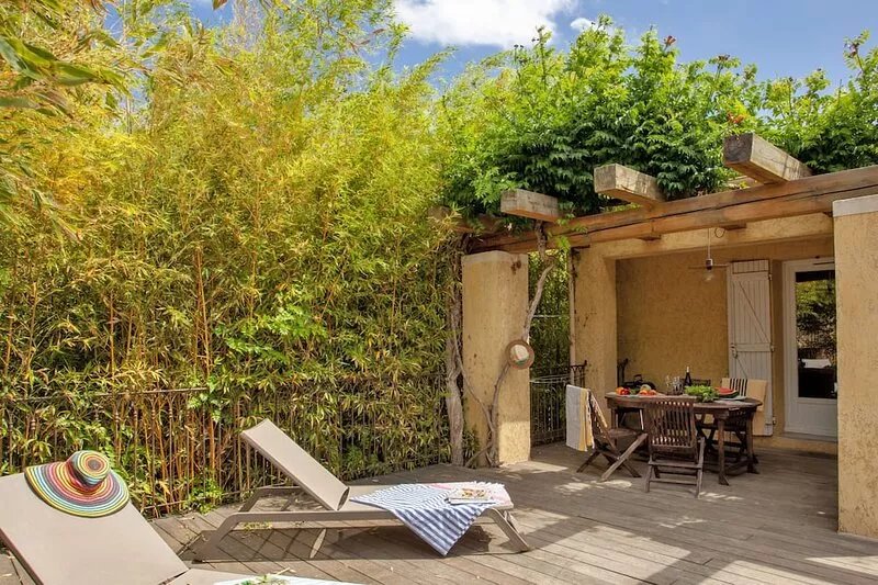 Minivilla 'Bamboo' with private garden, large terrace with deck and barbecue