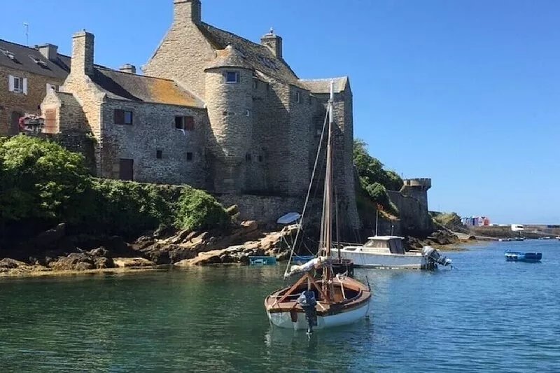 House sea view Pointe St Mathieu - opposite Ouessant Islands, 500 metres from