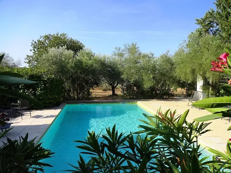 Very quiet, piscine10X5, design 70m², 2 bedrooms, private terrace., Parking, ai