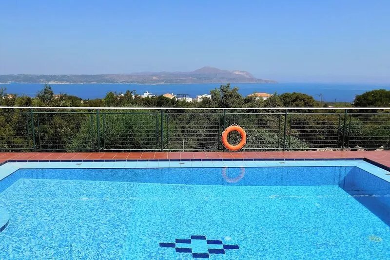 A very private 3 bedroom villa with large pool, fantastic sea & mountain views.