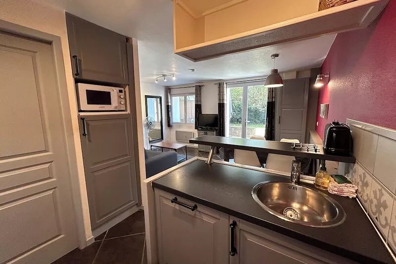Apartment with enclosed garden and private parking in quiet city center location