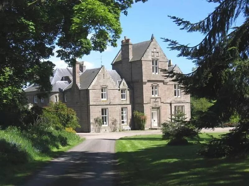 Unique Victorian mansion house with period details - 14 bedrooms.